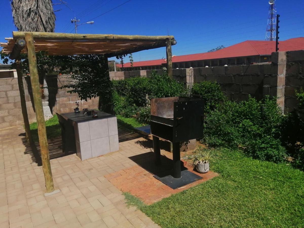 Keetmanshoop Self-Catering Hotell Exteriör bild