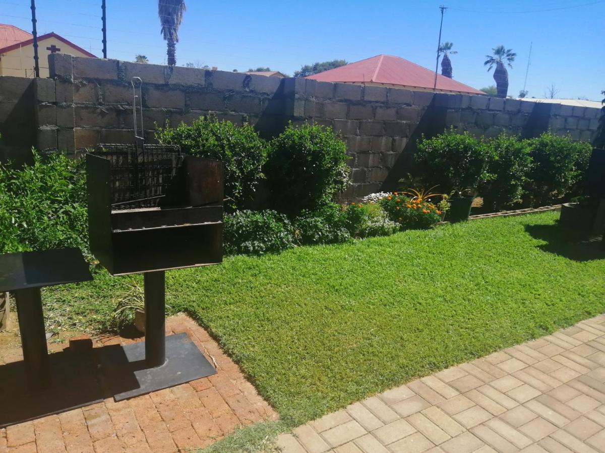 Keetmanshoop Self-Catering Hotell Exteriör bild