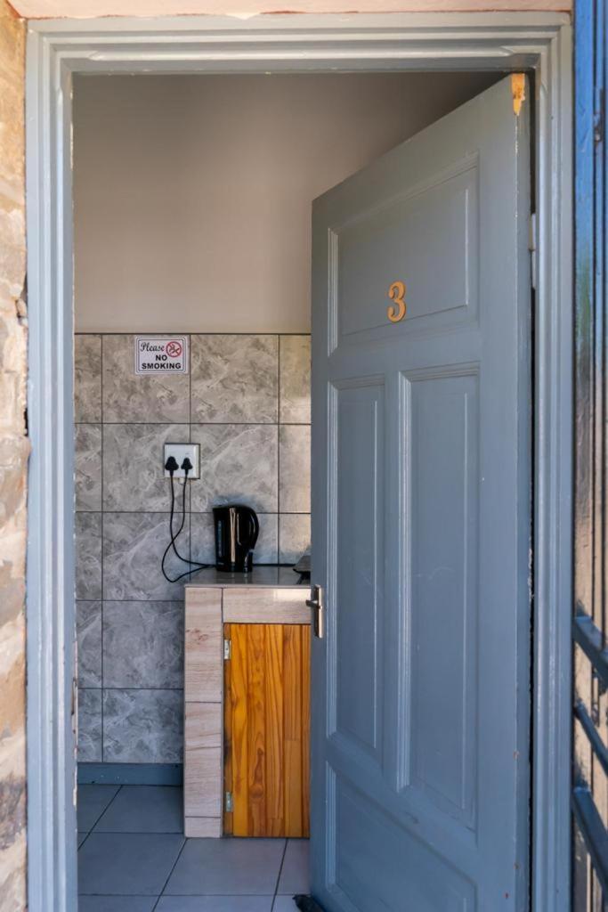 Keetmanshoop Self-Catering Hotell Exteriör bild