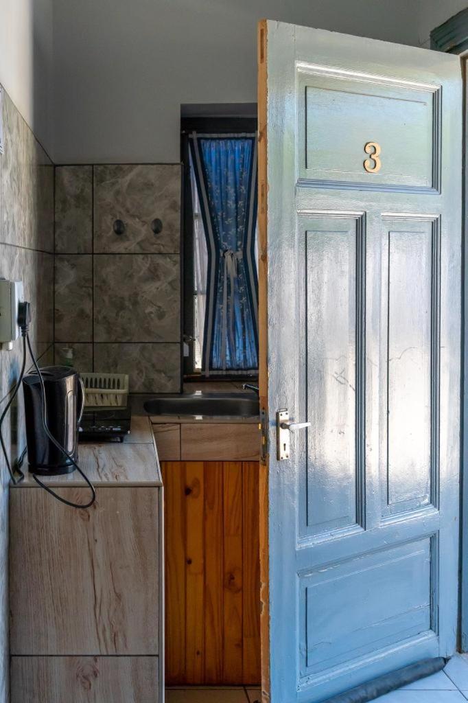 Keetmanshoop Self-Catering Hotell Exteriör bild