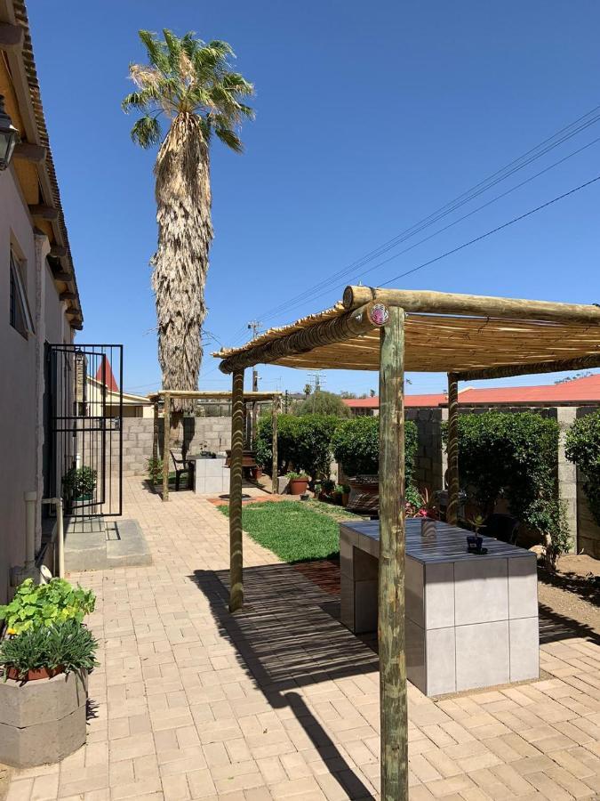 Keetmanshoop Self-Catering Hotell Exteriör bild